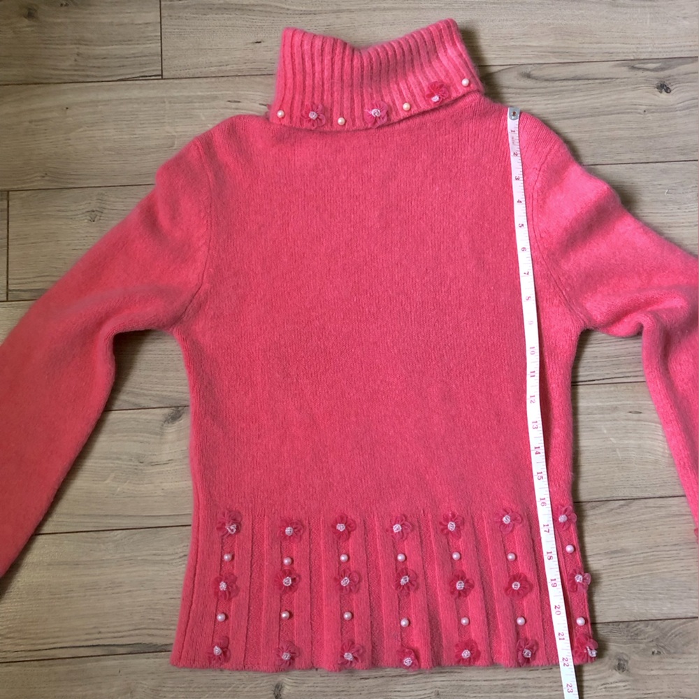Women’s Vintage Pink Angora Turtleneck Sweater with Flower Pearl Accents size S - Picture 10 of 12